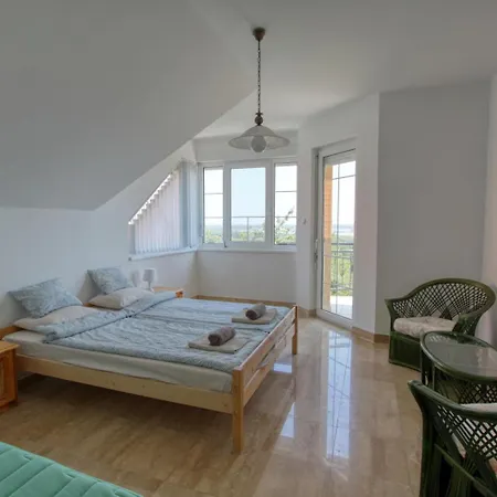 Ablak A Tora Villa *